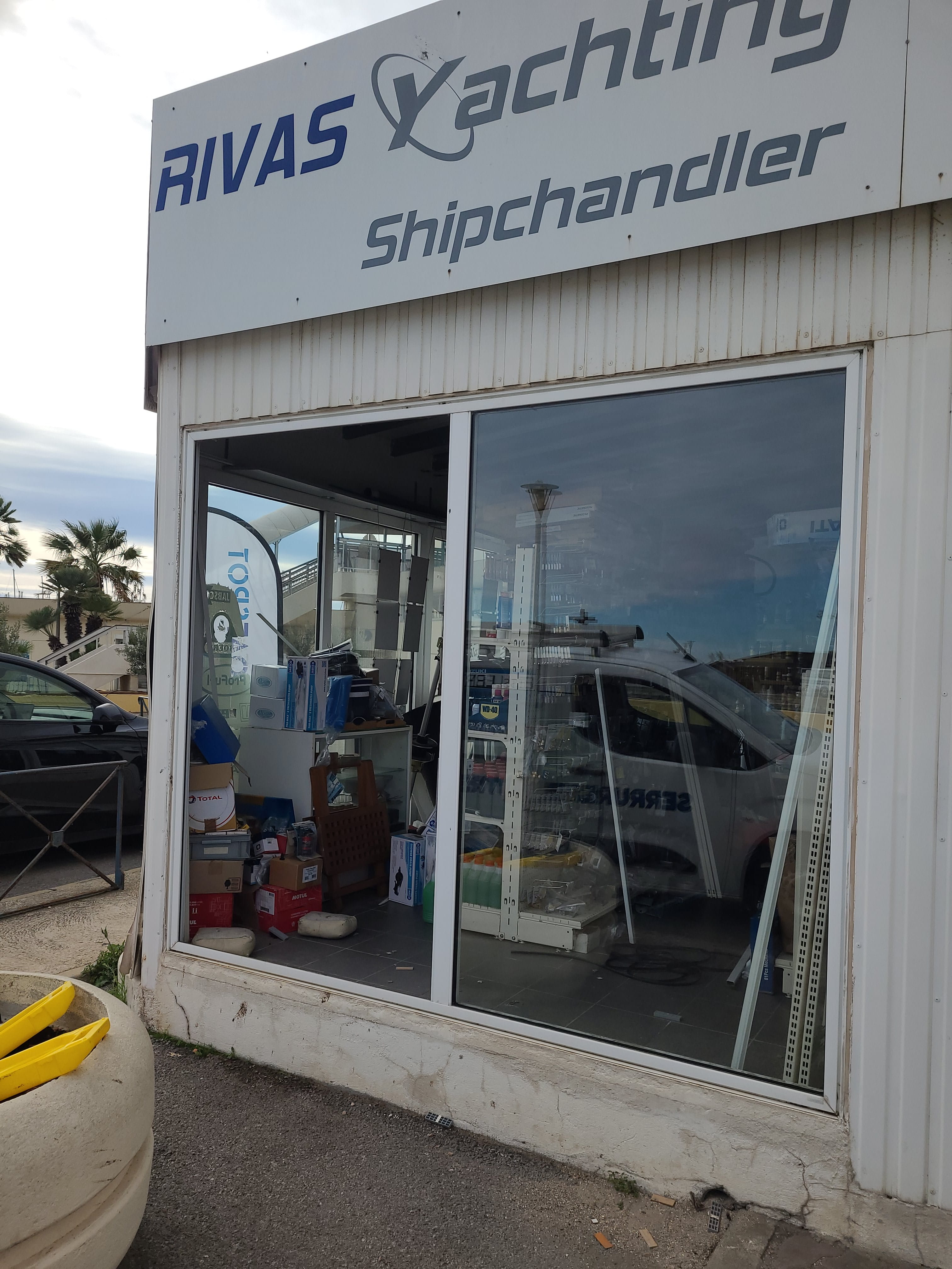 Devanture Rivas Yachting Shipchandler